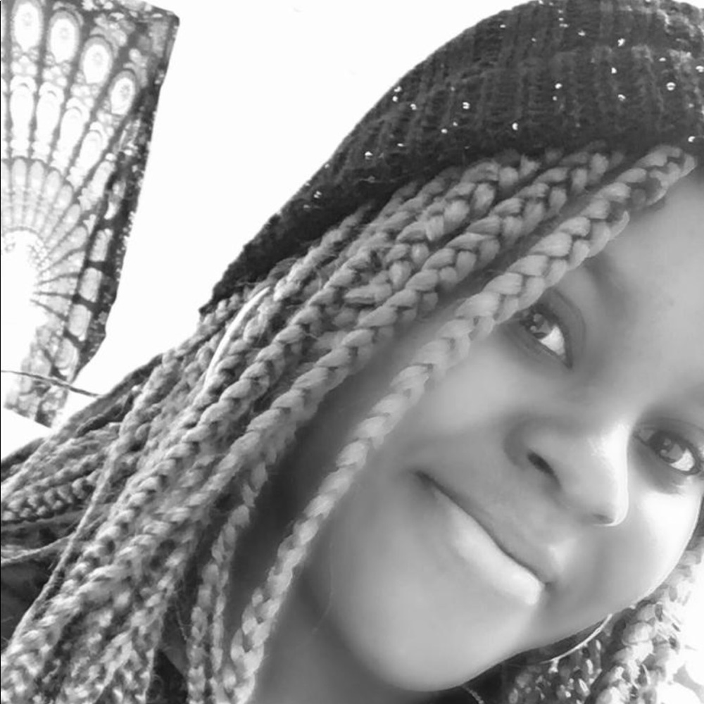 Meet your Posher, Aisha